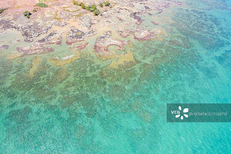 热带水域沙石彩色图案航拍图片素材