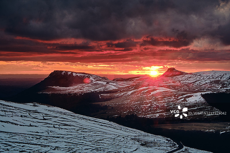法国火山上的绚丽日落图片素材