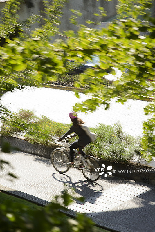自行车和人物图片素材