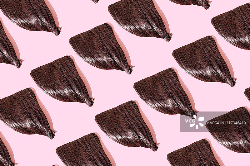 粉色背景上的重复流苏特写图片素材