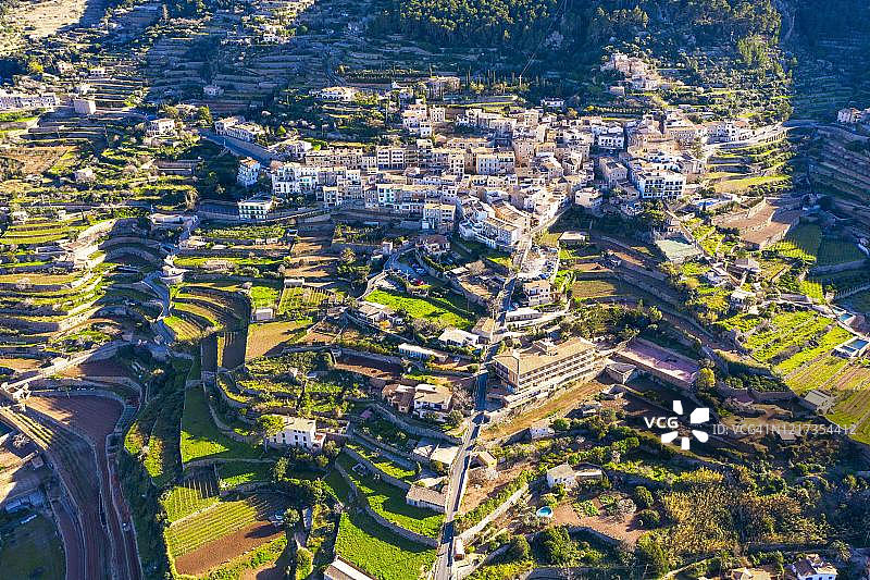 西班牙马略卡岛巴尼亚尔布法尔的梯田鸟瞰图片素材