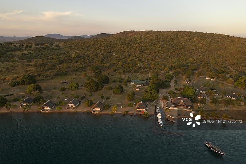 坦桑尼亚，坦噶尼喀湖的湖岸小屋图片素材