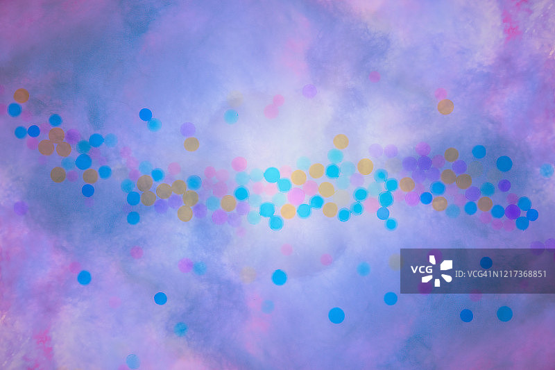 抽象云朵中的球体图片素材