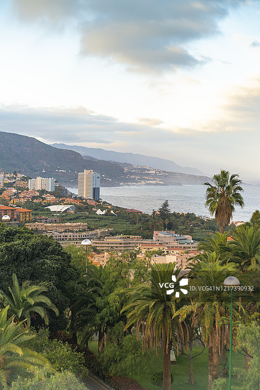 从塔奥罗公园上方俯瞰克鲁斯港全景图片素材