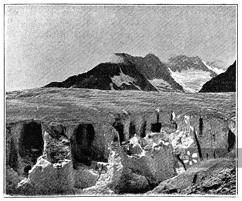 瑞士瓦莱州马耶伦湖，位于阿莱奇冰川东侧图片素材