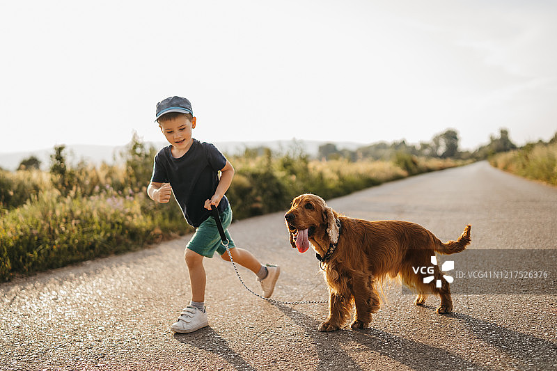 友善的自然漫步图片素材