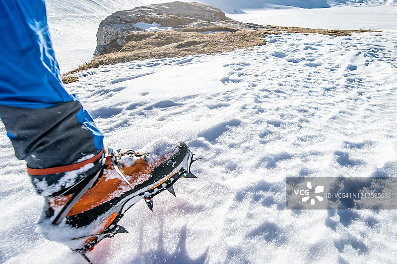 冰爪攀登图片素材