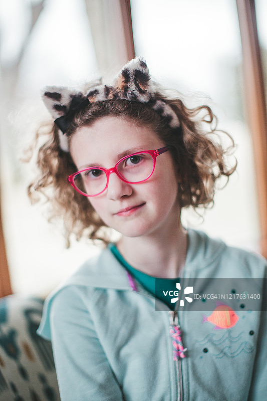 卷发女孩肖像图片素材