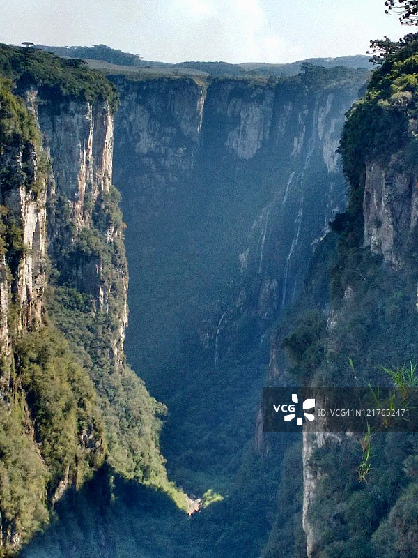 日落时分巴西阿aparados da Serra国家公园伊泰姆贝津霍峡谷图片素材