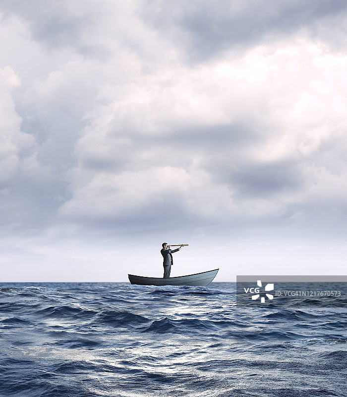 商人乘划艇寻找救援图片素材