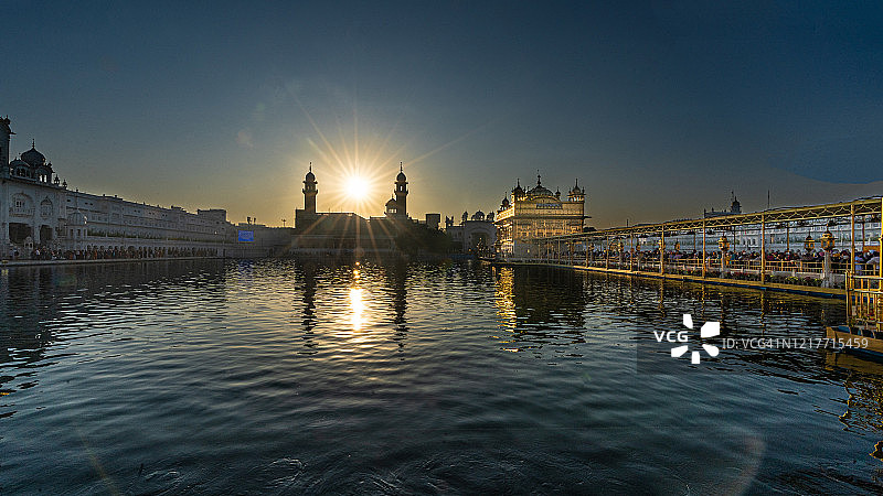 阿姆利则金庙的日出图片素材