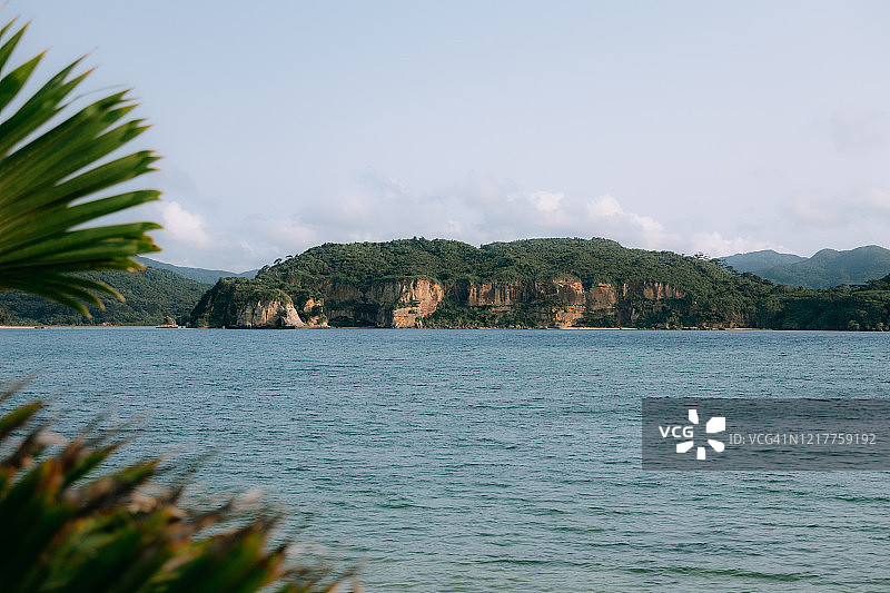 日本冲绳县西表岛的壮丽海岸图片素材