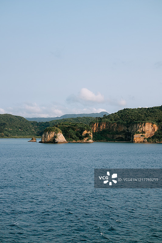 日本冲绳县西表岛的壮丽海岸图片素材