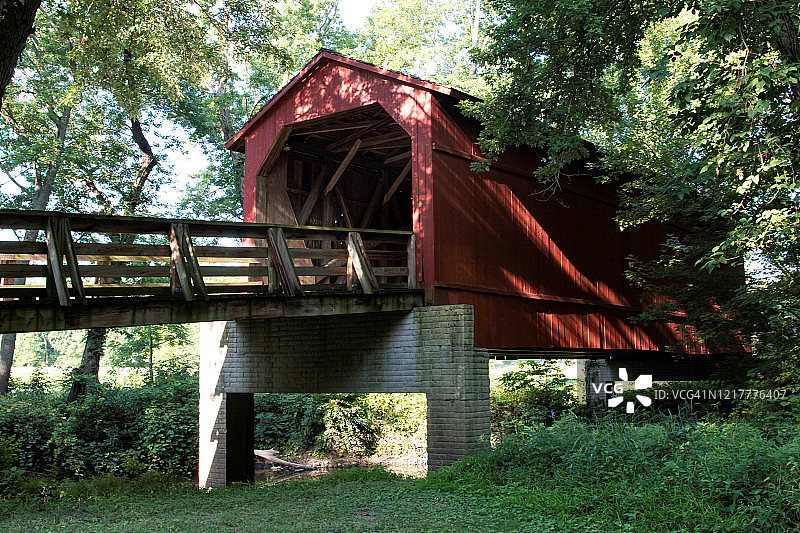 舒格克里克红色廊桥图片素材