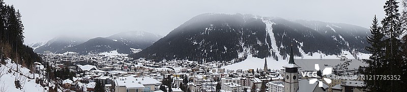 瑞士达沃斯雪山全景图片素材