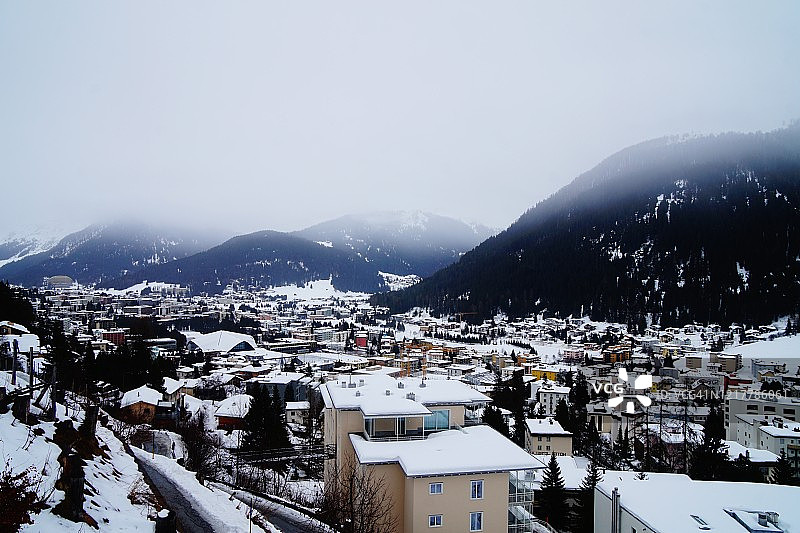 达沃斯滑雪胜地屋顶概览，瑞士图片素材