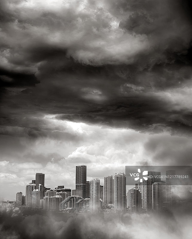 暴风雨云下的迈阿密城市景观图片素材
