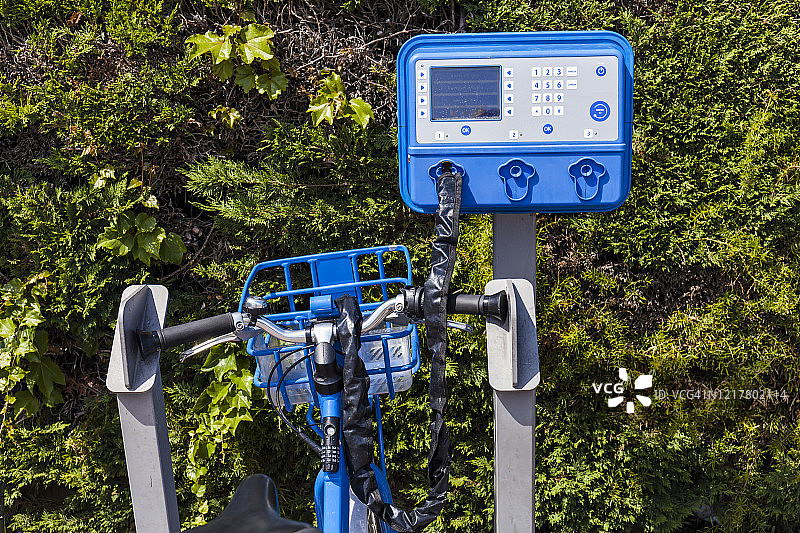 法国滨海阿尔卑斯省卡涅-叙尔-梅尔自行车租赁站图片素材