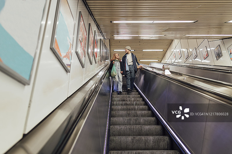 乘坐地铁图片素材