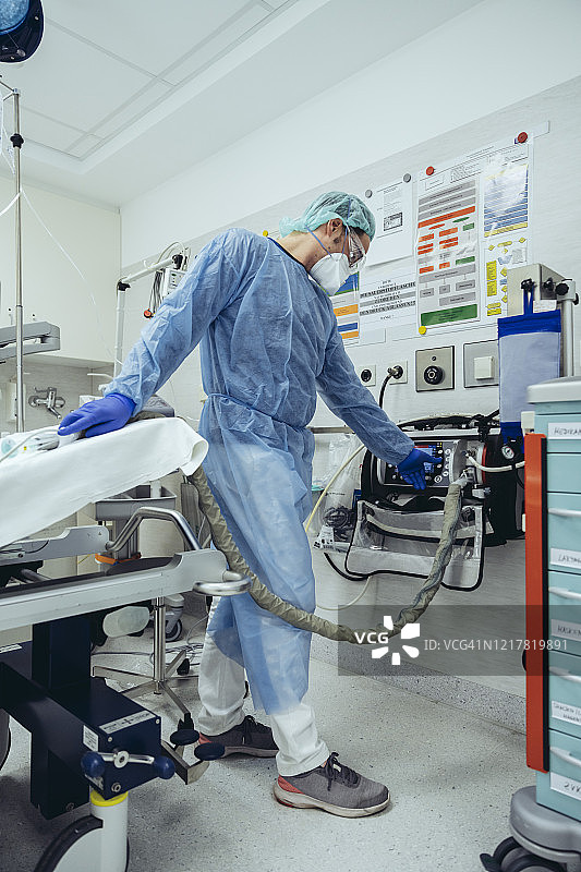 医院急诊室里的医生图片素材