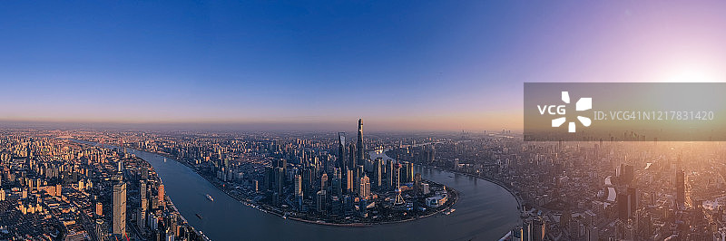 上海日落天际线全景鸟瞰图图片素材