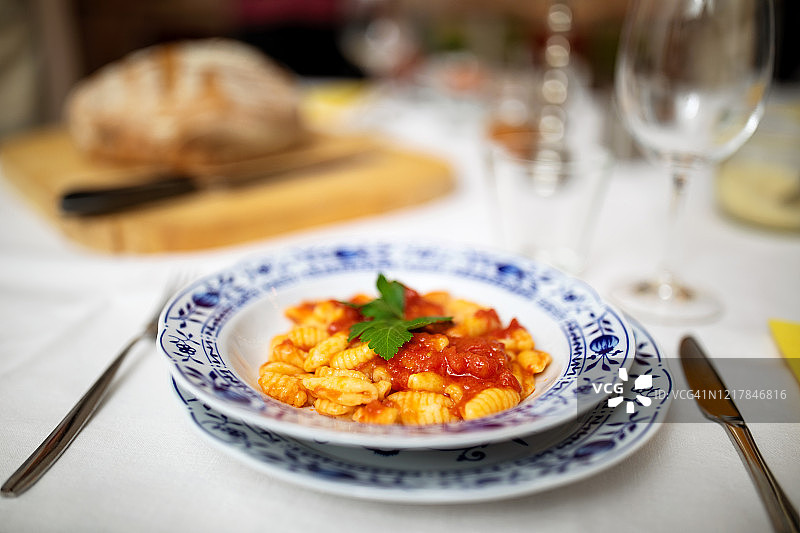 餐厅供应的新鲜意面图片素材