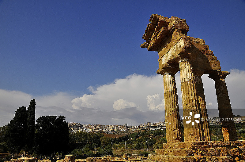 欧洲意大利西西里阿格里真托神殿谷的迪奥斯库里或卡斯托和波吕克斯神庙图片素材