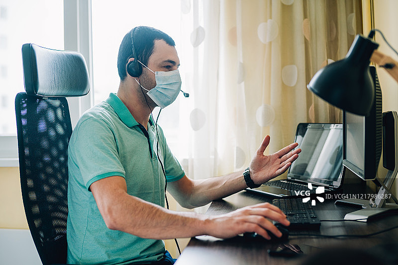 新冠隔离期间的虚拟会议图片素材