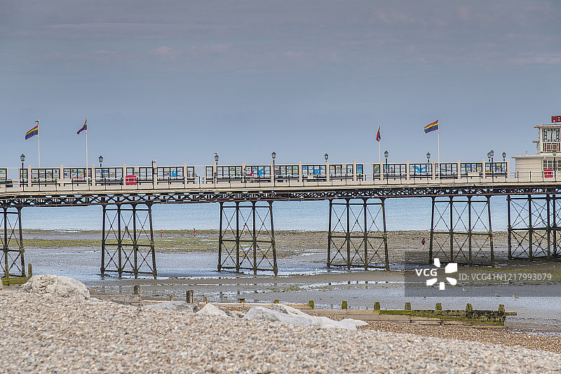 英国沃辛海岸的码头图片素材