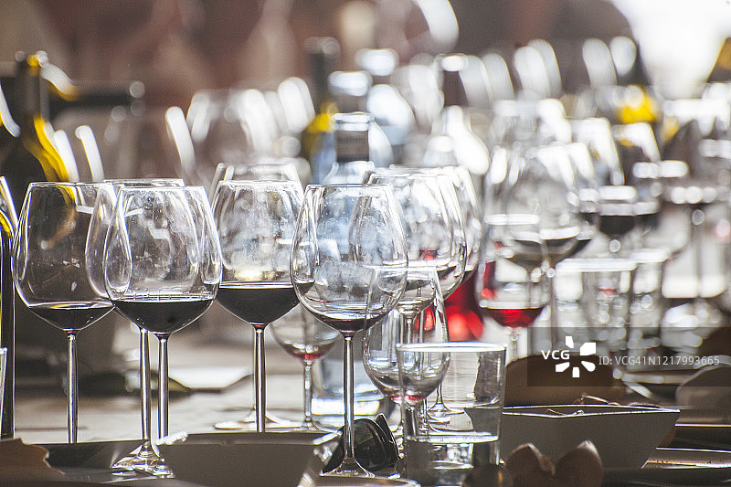 拜戈里酒庄品酒室的葡萄酒品鉴杯图片素材