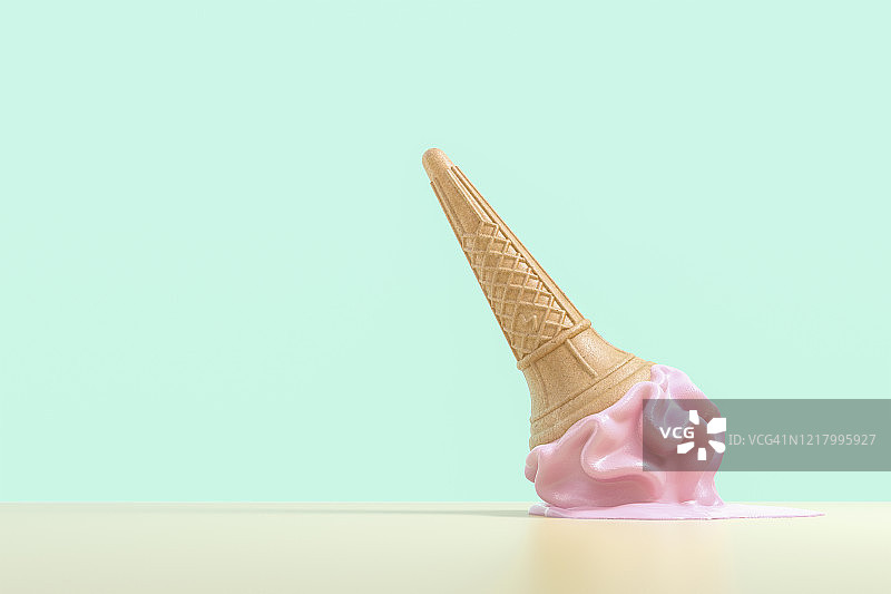 掉落的冰淇淋甜筒图片素材