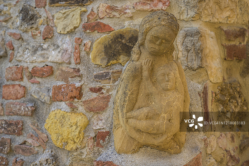 贝尔福特圣十字街老房子雕塑，托斯卡纳图片素材