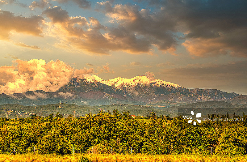法国南部比利牛斯山脉图片素材