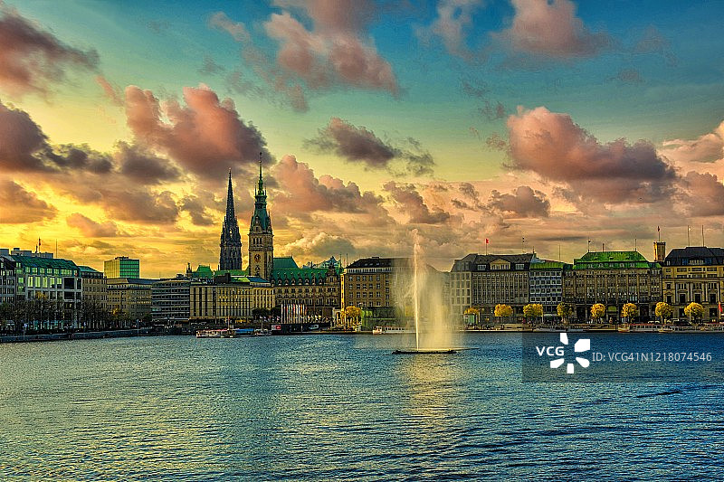 德国汉堡比嫩阿尔斯特湖与阿尔斯特喷泉图片素材