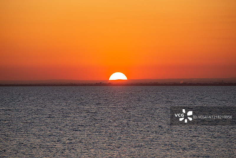 澳大利亚墨尔本布莱顿海滩的壮丽日落图片素材