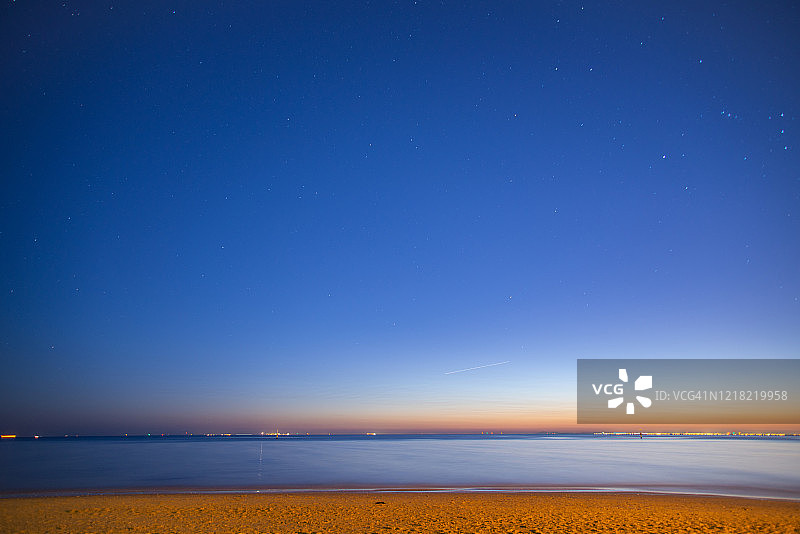 澳大利亚墨尔本布莱顿海滩美丽的夜景图片素材