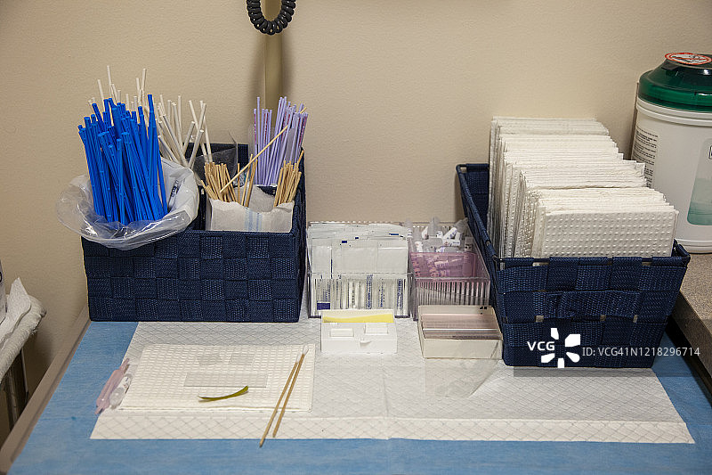 妇科医生诊室的采样工具图片素材