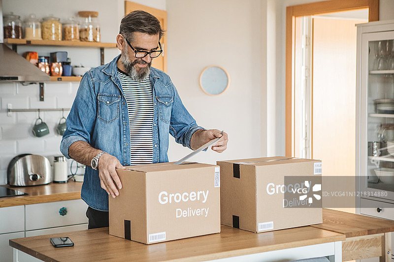 疫情期间的食品配送图片素材