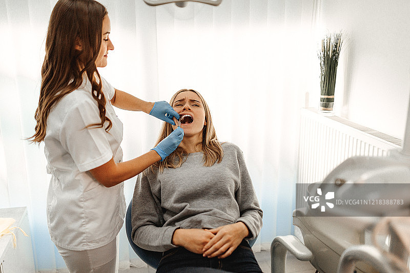 我的牙医让我拥有完美笑容图片素材