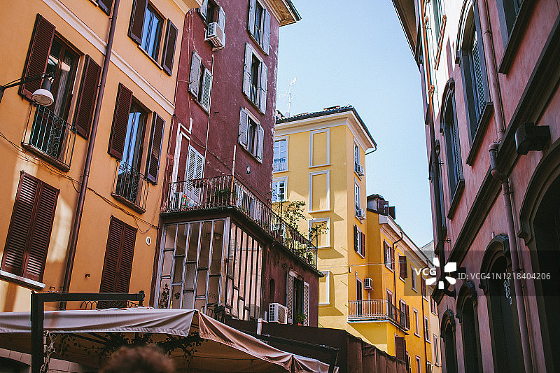 米兰布雷拉区美丽的彩色房屋图片素材