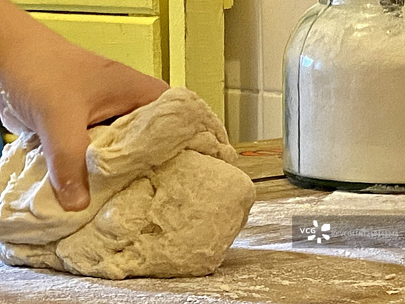 自制纯素面包揉面图片素材