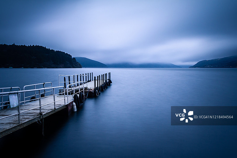 日本箱根芦之湖的孤独景色图片素材