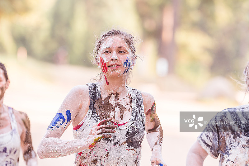 泥地赛跑募款活动！图片素材