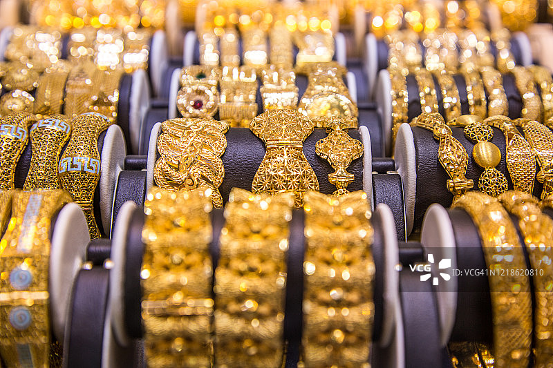 迪拜黄金街的金手镯图片素材