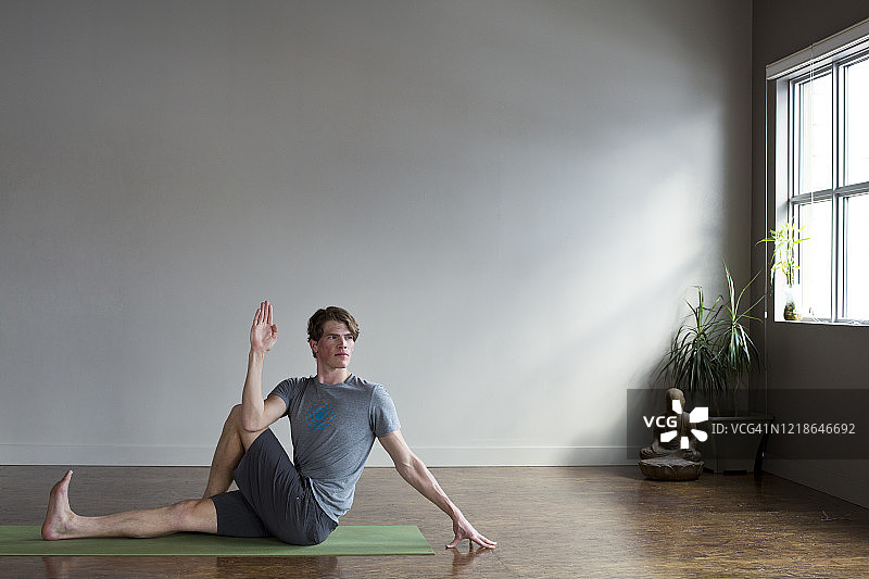 瑜伽教练图片素材