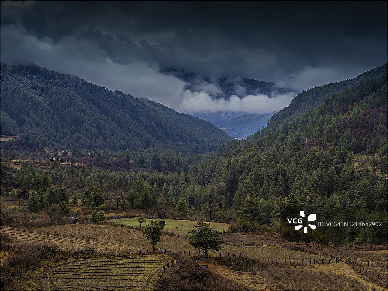 不丹布姆唐的喜马拉雅乡村风光图片素材