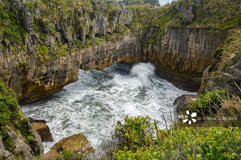 普纳凯基薄饼岩和喷水孔步道，新西兰帕帕罗瓦国家公园图片素材