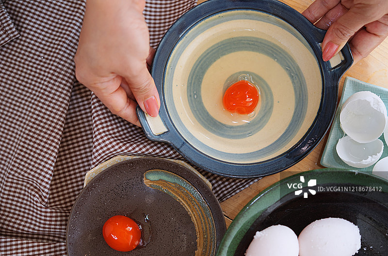 碗中的咸蛋黄图片素材