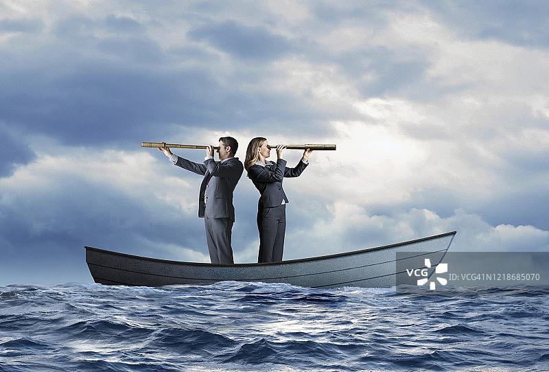 被困在船上寻求帮助的商人图片素材