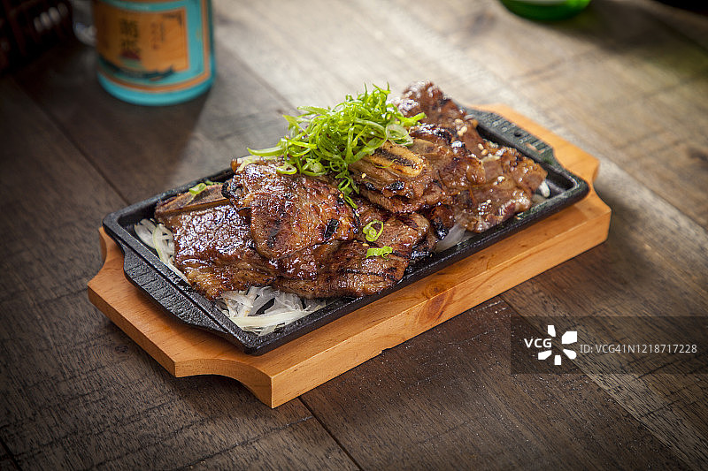 韩式烤肉：烤牛排图片素材
